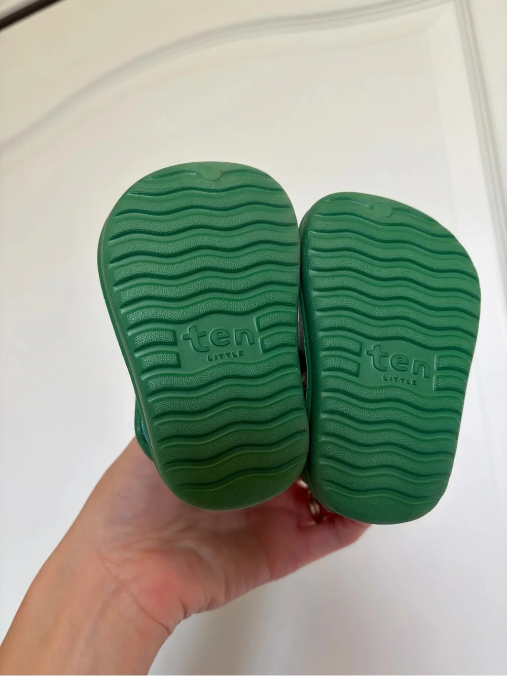 Ten little splash sandals size 3C